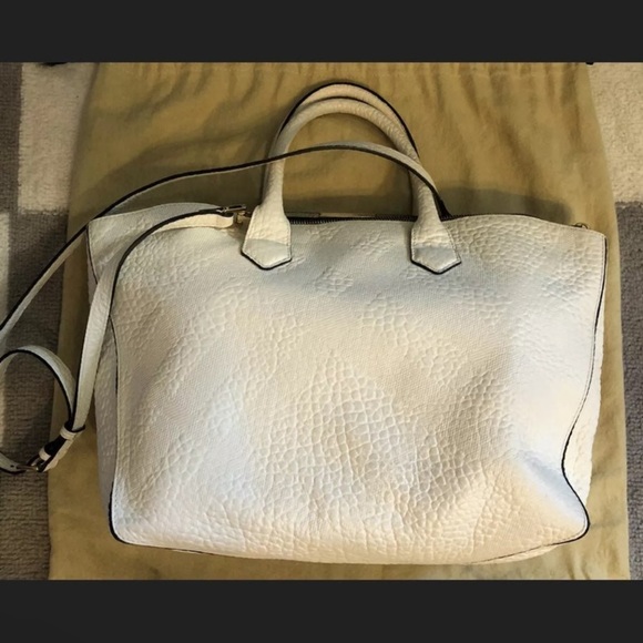 Burberry Dewsbury Check Embossed Tote White Ivory - Picture 5 of 16